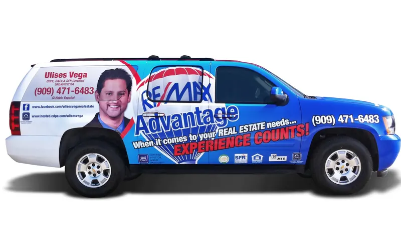 Vehicle lettering and wrap detail